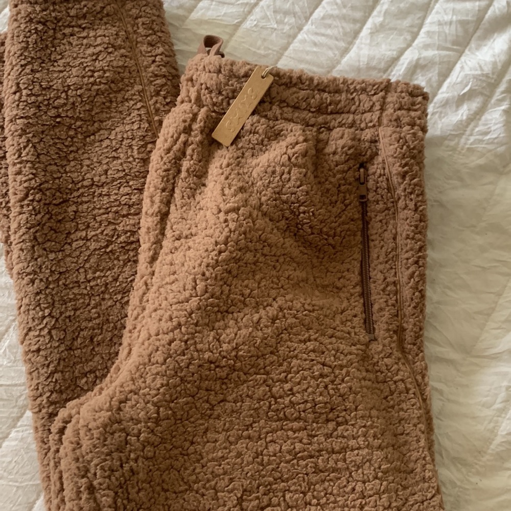 SKIMS Tan Fleece Track Pants & Joggers - Picture 4 of 7